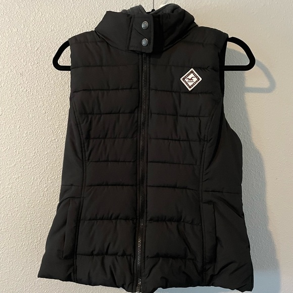 Hollister Jackets & Blazers - [Hollister] NWOT women’s Sherpa lined puffer vest. Size L. Black Sweatshirt hood